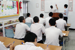 生活給養_收容人夏天穿著