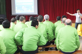 生活給養_收容人春秋穿著