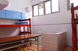 生活給養_住_收容房睡覺之床