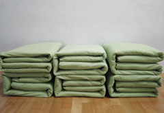 生活給養_住_收容房睡覺之棉背